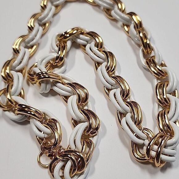 Vintage Gold and White Oval Link Chain Necklace - Picture 5 of 5